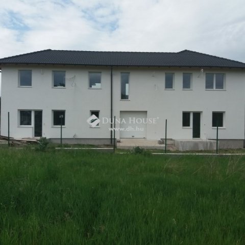 Eladó ikerház, Herceghalomon 148 M Ft, 5 szobás
