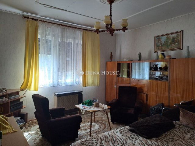 Eladó családi ház, Jászberényben 32 M Ft, 3 szobás