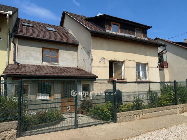 Eladó családi ház, Szigetszentmiklóson 79.9 M Ft, 4 szobás