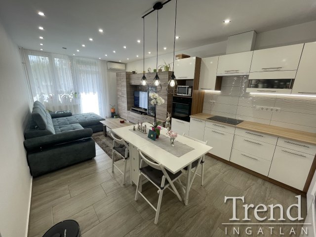 Eladó téglalakás, Dunaújvárosban 46.5 M Ft, 2 szobás