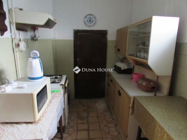 Eladó családi ház, Soponyán 30 M Ft, 3 szobás