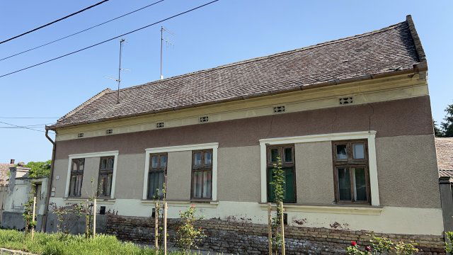 Eladó családi ház, Makón, Kürt utcában 32 M Ft, 4 szobás