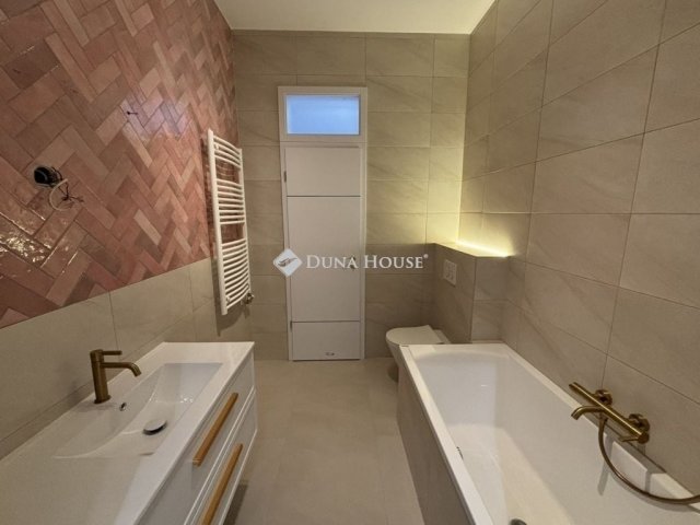 Eladó téglalakás, Kecskeméten 110 M Ft, 3 szobás