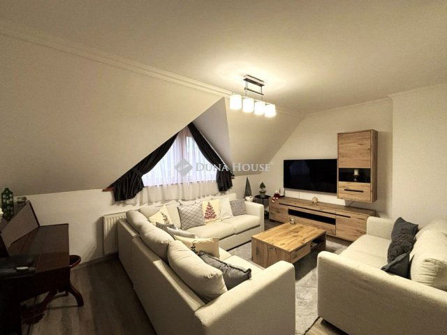 Eladó téglalakás, Csornán 84.9 M Ft, 4 szobás