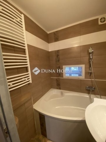 Eladó panellakás, Szegeden 72 M Ft, 3 szobás