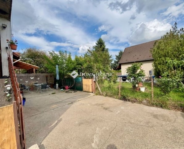 Eladó családi ház, Nyergesújfaluban 62.9 M Ft, 6 szobás