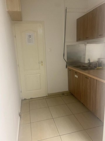 Kiadó üzlethelyiség, Komáromban 150 E Ft / hó