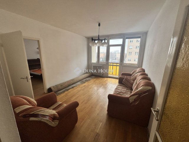 Eladó panellakás, Kecskeméten, Akadémia körúton 64.49 M Ft