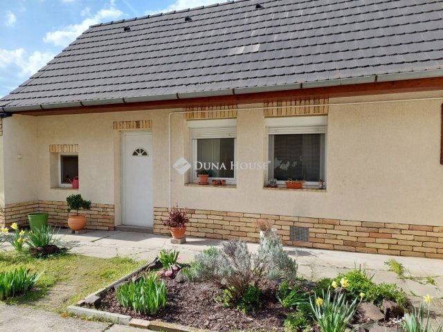 Eladó családi ház, Baján 45.9 M Ft, 3 szobás