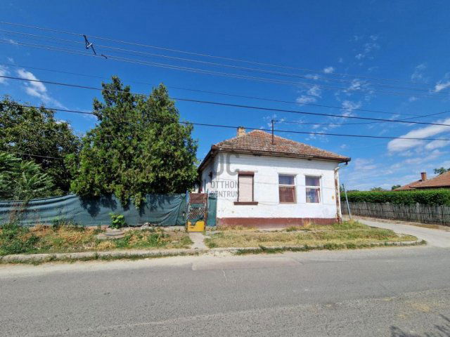 Eladó családi ház, Törtelen 20 M Ft, 3 szobás