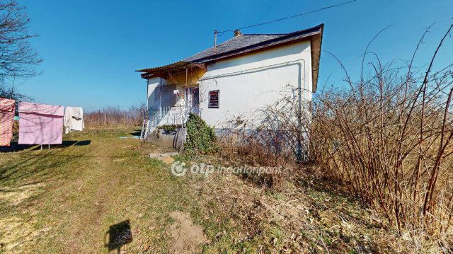 Eladó családi ház, Benken 10 M Ft, 2 szobás