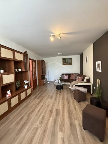 Eladó téglalakás, Szolnokon 32 M Ft, 2 szobás