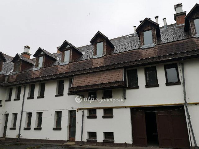 Eladó ipari ingatlan, Kunszentmártonban 229.9 M Ft