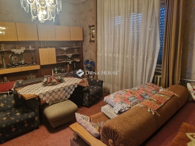 Eladó családi ház, Szegeden 105 M Ft, 3 szobás