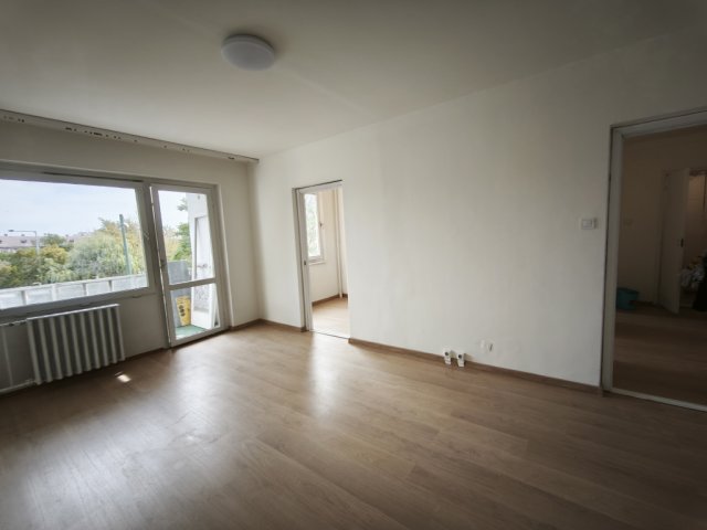 Eladó panellakás, Szegeden 48 M Ft, 1+1 szobás