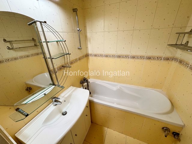 Eladó panellakás, Nyíregyházán 42.9 M Ft, 3 szobás