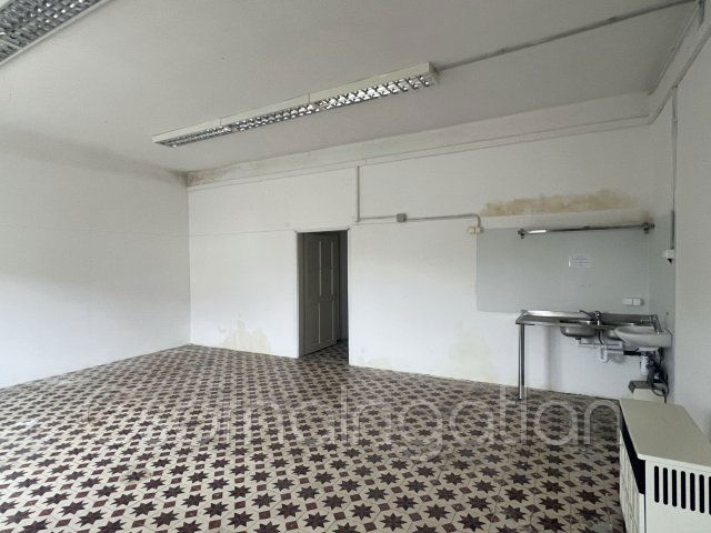 Kiadó üzlethelyiség, Kónyon 60 E Ft / hó, 1 szobás