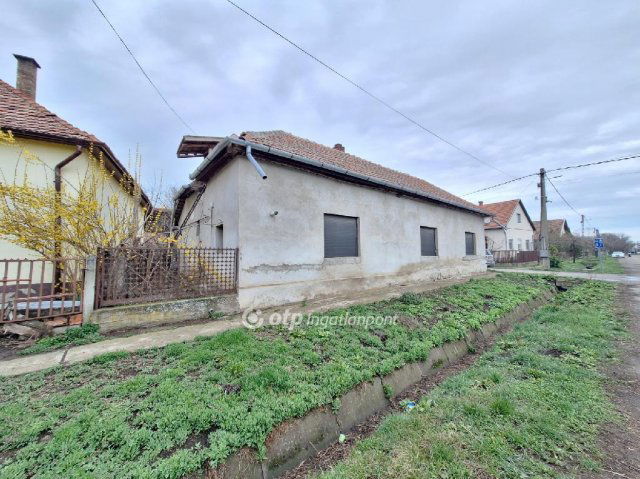 Eladó családi ház, Biharnagybajomban 8.5 M Ft, 3+1 szobás