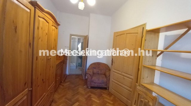 Kiadó téglalakás, albérlet, Pécsett 140 E Ft / hó, 2 szobás