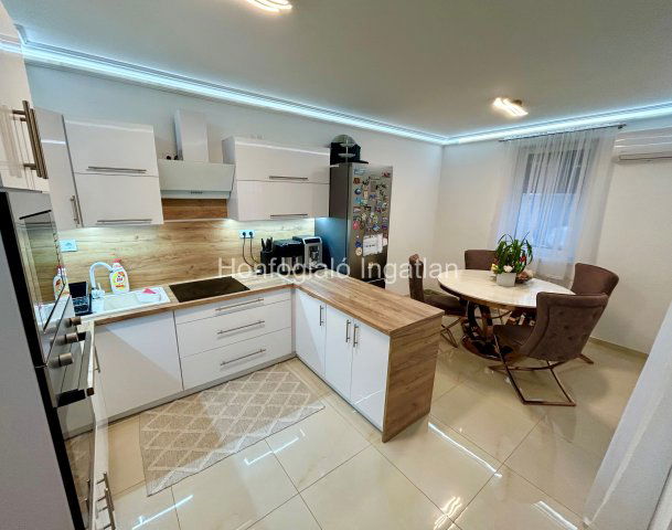 Eladó családi ház, Nyíregyházán 91 M Ft, 5 szobás