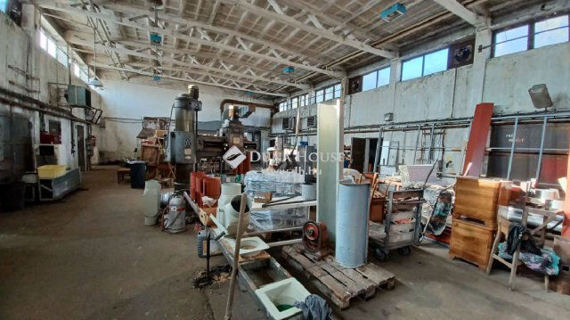 Eladó ipari ingatlan, Bátaszéken 149.9 M Ft