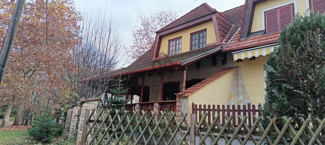 Eladó nyaraló, Tiszafüreden 75 M Ft, 5 szobás