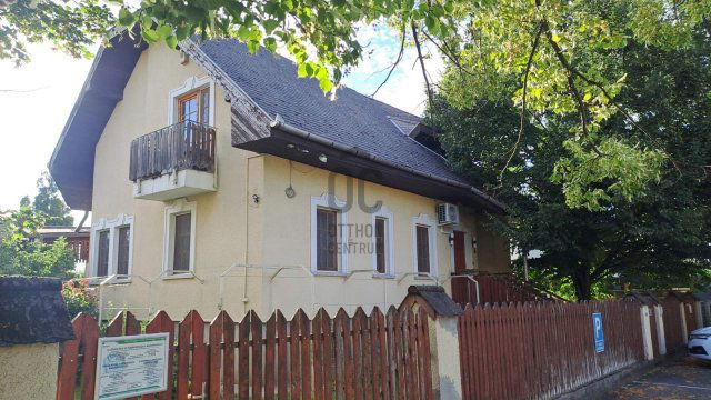 Eladó családi ház, Debrecenben 220 M Ft, 6 szobás