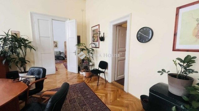 Eladó téglalakás, Budapesten, VI. kerületben 93 M Ft, 2 szobás