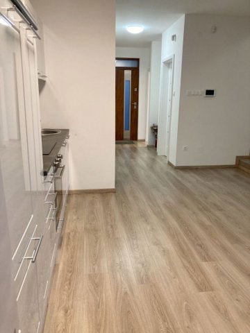 Kiadó sorház, albérlet, Debrecenben 650 E Ft / hó, 6 szobás