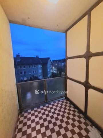 Eladó téglalakás, Egerben 64.9 M Ft, 3 szobás