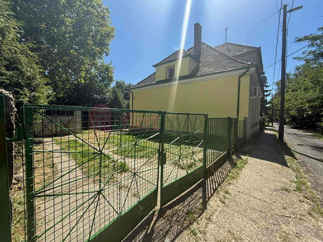 Eladó családi ház, Pécsett, Buzsáki Imre utcában 43.5 M Ft