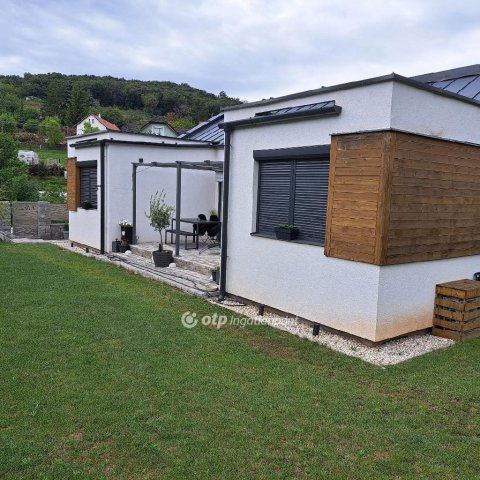 Eladó családi ház, Alsóörsön 104 M Ft, 1+2 szobás