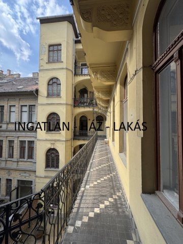 Eladó téglalakás, Budapesten, IX. kerületben, Ferenc körúton