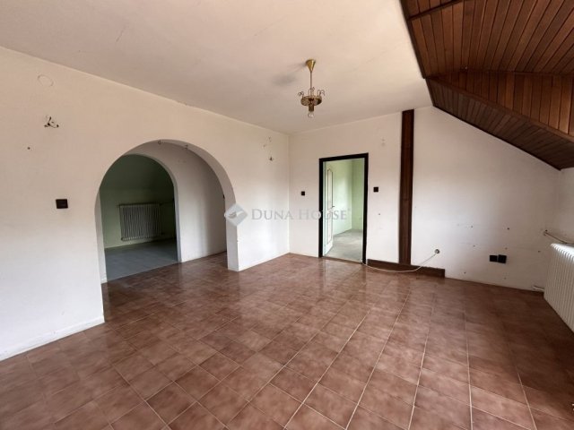 Eladó családi ház, Bakon 43.9 M Ft, 7 szobás