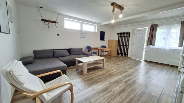 Kiadó téglalakás, albérlet, Pécsett 140 E Ft / hó, 1 szobás