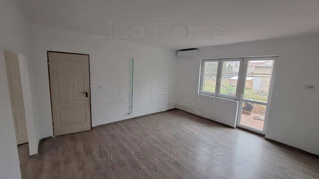 Eladó téglalakás, Kaposváron 36.9 M Ft, 6 szobás