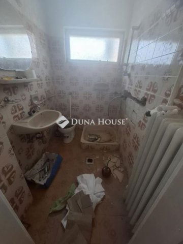 Eladó családi ház, Úrin 74.9 M Ft, 6 szobás