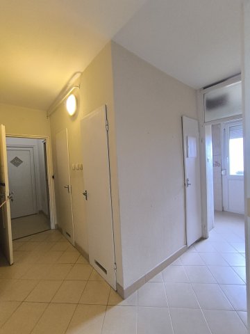 Eladó panellakás, Százhalombattán 65 M Ft, 3 szobás