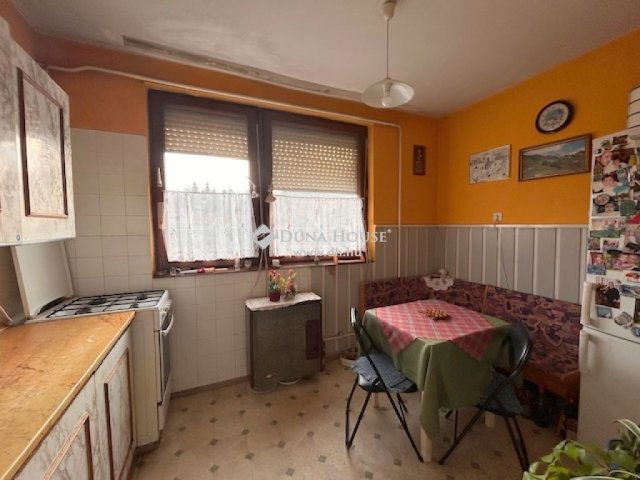 Eladó téglalakás, Zalaegerszegen 28 M Ft, 3 szobás