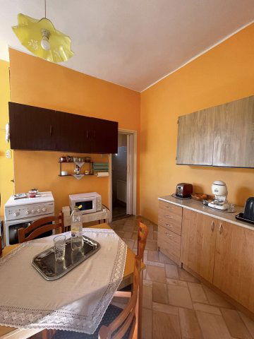 Eladó családi ház, Komlón 27 M Ft, 2 szobás