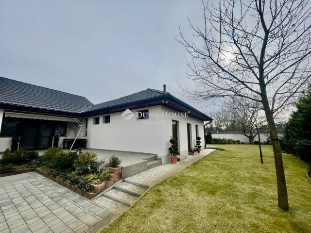 Eladó családi ház, Kecskeméten 150 M Ft, 4 szobás