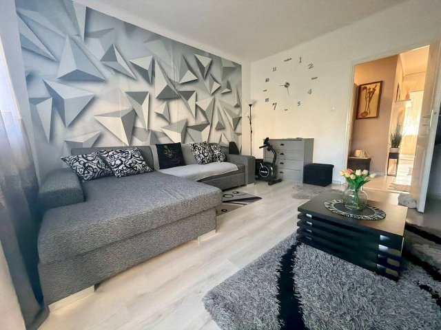 Eladó panellakás, Tatabányán 56.9 M Ft, 3 szobás