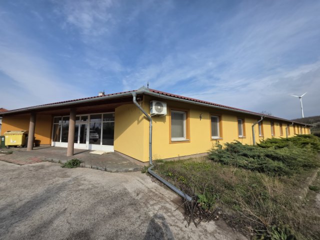 Eladó családi ház, Kulcson 280 M Ft, 50 szobás