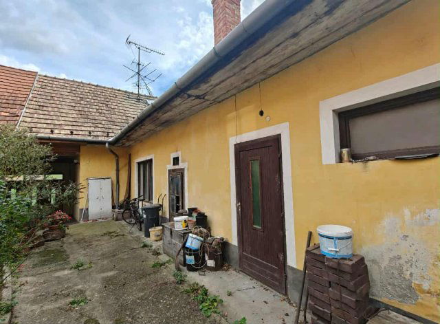 Eladó családi ház, Esztergomban 59.99 M Ft, 3 szobás