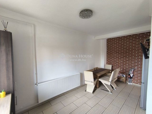 Eladó családi ház, Dombóváron 59.5 M Ft, 7 szobás
