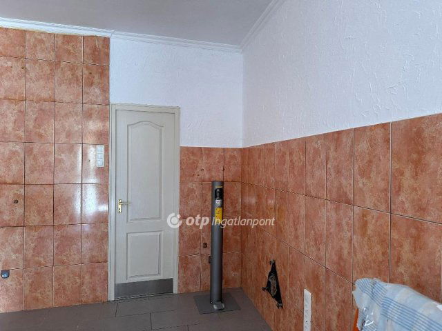 Kiadó üzlethelyiség, Taksonyon 300 E Ft / hó, 1 szobás