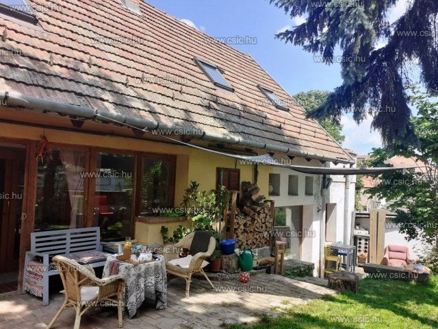 Eladó családi ház, Szentendrén 159.9 M Ft, 5 szobás