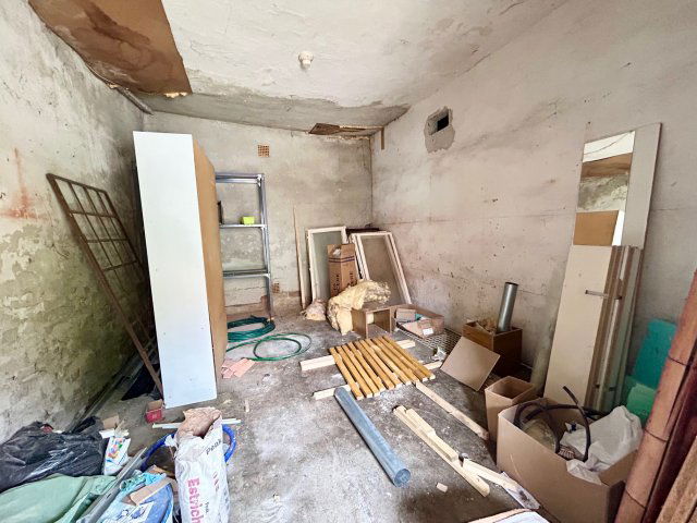 Eladó családi ház, Siklóson 6.4 M Ft, 2 szobás