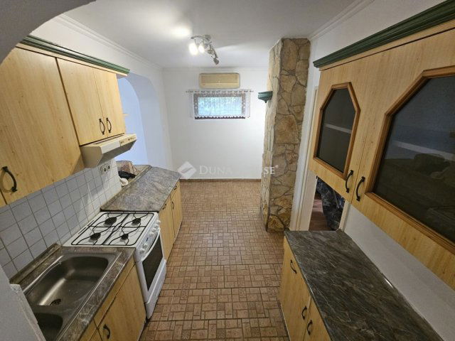 Eladó családi ház, Győrött 61.3 M Ft, 3 szobás