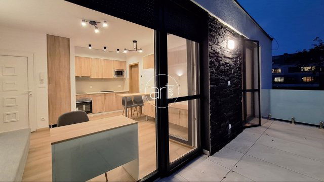 Kiadó téglalakás, albérlet, Szegeden 210 E Ft / hó, 2 szobás